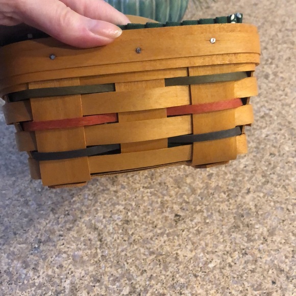 Longaberger Bread Basket w/ Green and White Liner, Wood Divider - Picture 8 of 16